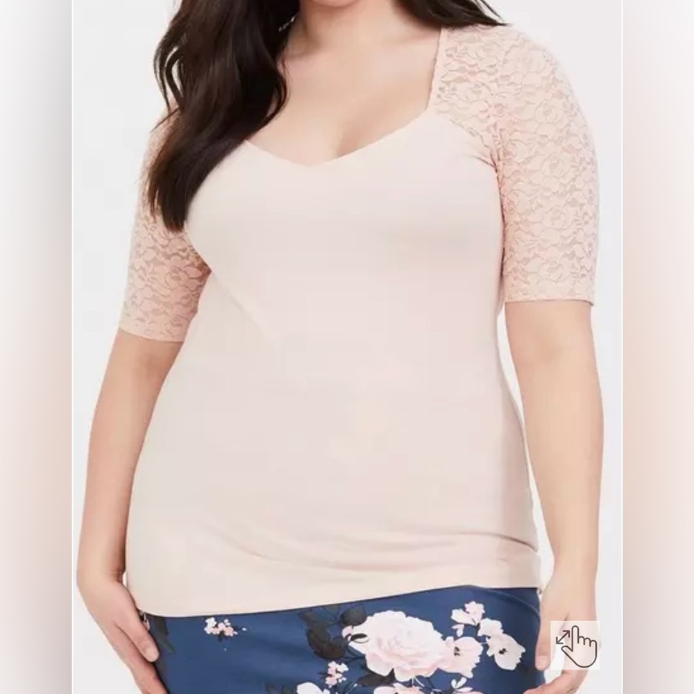 Foxy Sweetheart Neckline Lace Sleeve Tee